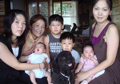 従兄弟たちとおばあちゃん